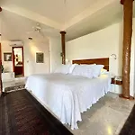 6Br Spacious Waterfront Villa With Private Pool By Solmar Rentals